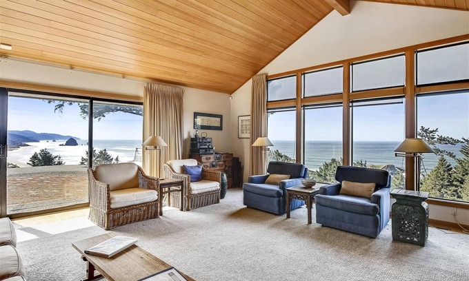 Cannon Beach Casa | The Viewpoint - Oceanfront! - Beachcomber Vacation Homes