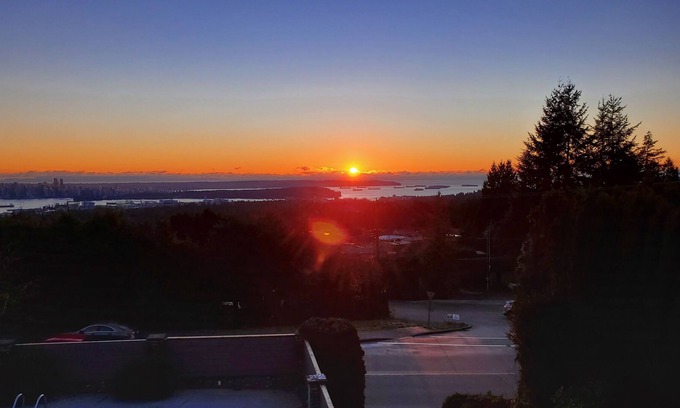 District of North Vancouver Casa | The Views, Charming 5 bedroom west coast residence
