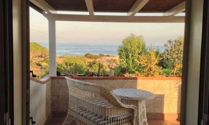 Fontane Bianche Villa | La Villa Al Mare con vistas al acantilado.