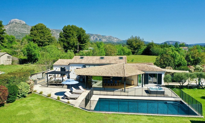 Aubagne Villa | The "Villa Garlaban" in Provence classified 5*****