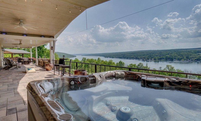 Town of Jerusalem Casa | The Villa on Esperanza: Luxury home with hot tub, sauna, theatre room, stunning Keuka lake view