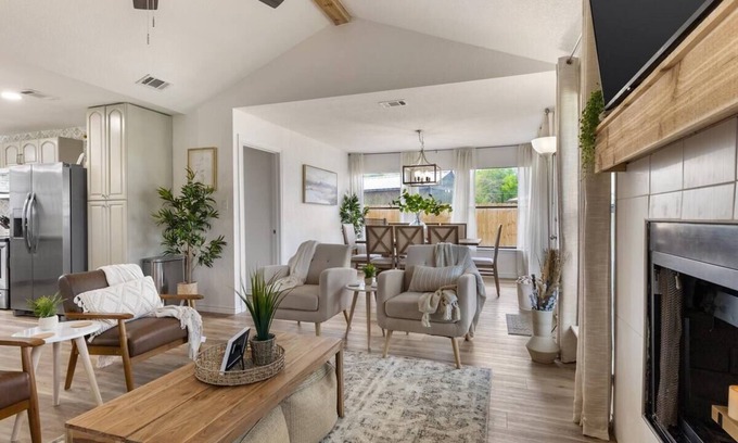 Granbury Casa | The Villa on Lake Granbury w/Hot Tub for up to 8 Guests