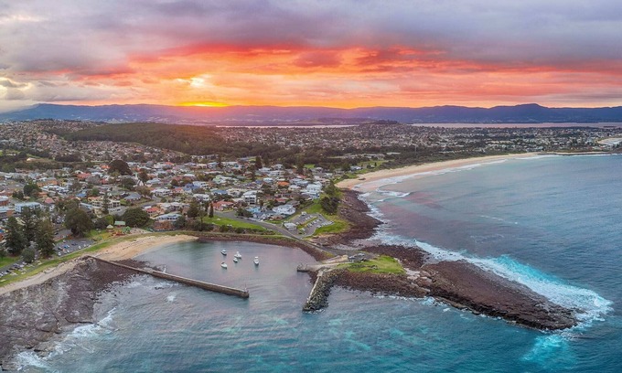 Shellharbour Casa | The Village Home - Pool, Sauna, Pet Friendly