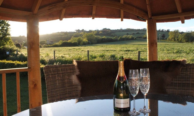Winchcombe Apartamento | The Vine: un lujoso ala de la casa con impresionantes vistas y tragaluz para observar las estrellas