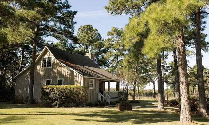 New Ulm Complejo | The Vine - Lovely "Lonestar Cottage" on Vineyard with Private Lake, Sleeps 6