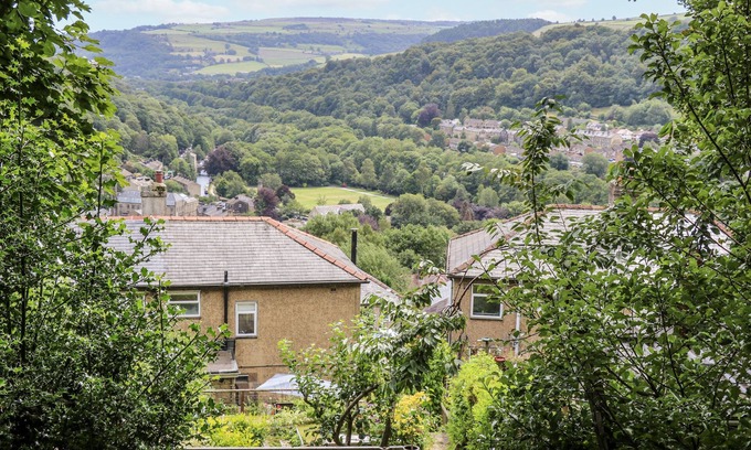 Wadsworth Cabaña | THE VISTA, family friendly, with a garden in Hebden Bridge