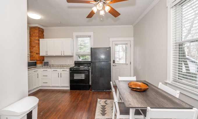 Hyde Park Condominio | The Vista View Villa 1 – Amazing Getaway for 2! 10 Min to Downtown