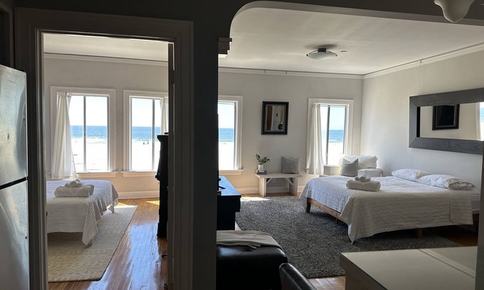 Hermosa Beach Hotel | The Vurpillat Beachfront Hotel