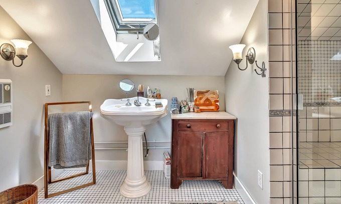 Parkside Apartamento | The Walker House. One of a kind stay in Portland's West End, Walker's Paradise!