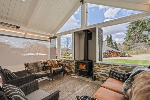 Wanaka Casa | The Walnut Cottage - Sleeps 6, Walk to Lake