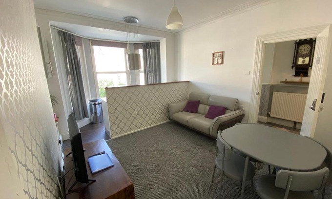 Stoke Apartamento | The Walnut Suite lovely one bedroom flat in Stoke.
