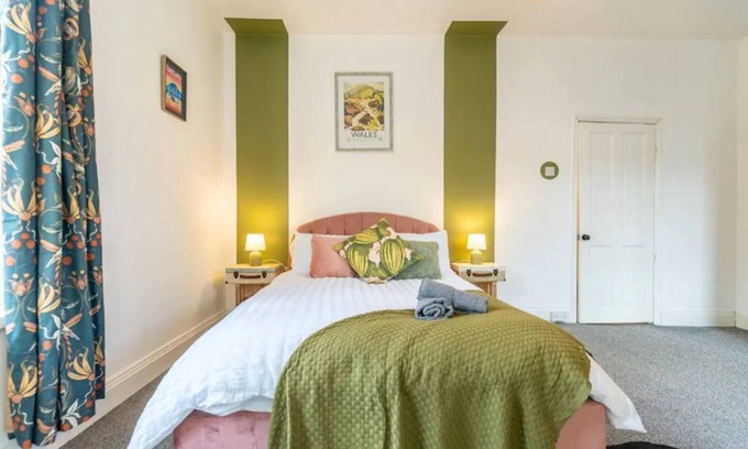 Splott Casa | The Wanderer - Lovely 3bd House - upto 10 guests.
