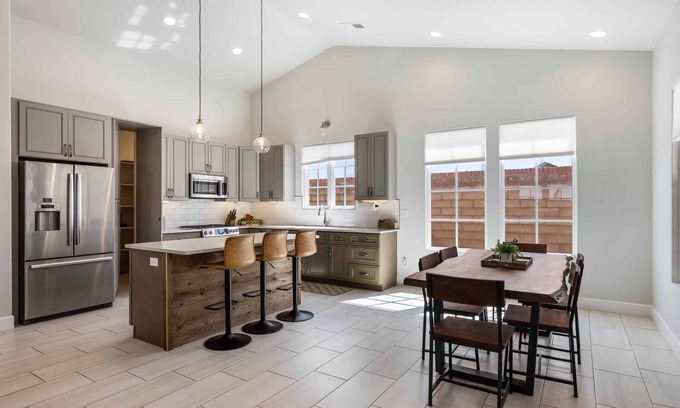 Hurricane Casa | The Wanderer: Pool, Hot Tub, Splash Pad, Dog Friendly