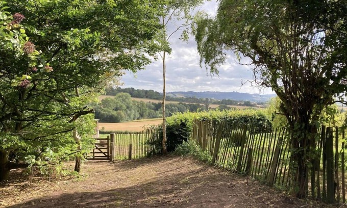 Callow Casa | The Warm Hearth: The Hayloft, Romantic Getaway With hot tub in a Magical Dome