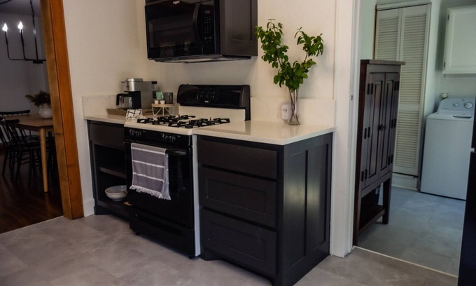 Stephenville Casa | The Warmer Place - Charming Bungalow near TSU