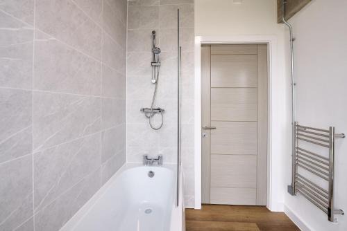 Warrington Apartamento | The Warrington Hideaway - Pluxa Rose Gray