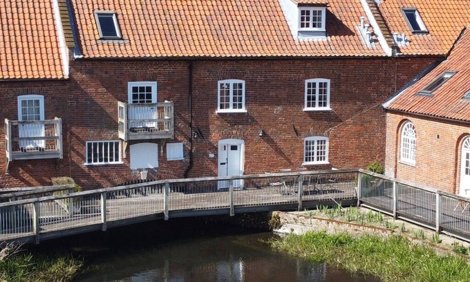 Burnham Overy Staithe Casa | The Water Mill Race in Burnham Overy Staithe
