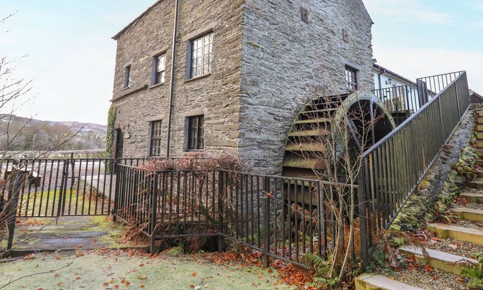 Machynlleth Cabaña | THE WATER MILL, family friendly, with a garden in Machynlleth