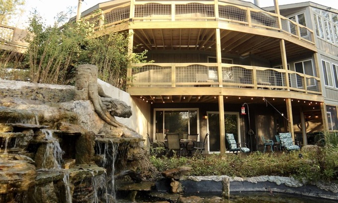 Pendleton Casa | The Waterfall Suite Place + Walkout! ¡Ambos pasan por alto la cascada!