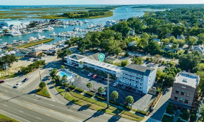 Airlie Casa | The Waterway 230 by Sea Scape Properties