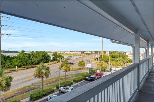 Airlie Casa | The Waterway 403 by Sea Scape Properties