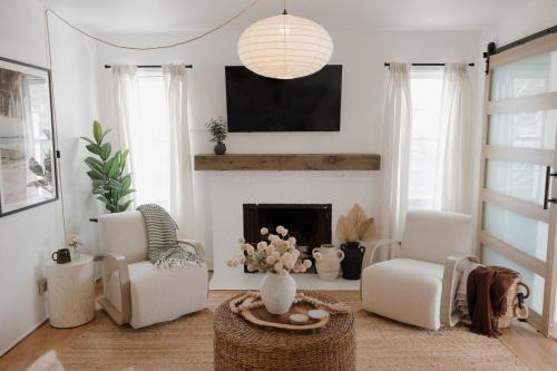 Beach Barber Tract Casa | The Wavehouse Walk To Beach Yard Bird Rock