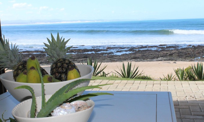 Jeffreys Bay Casa | @The Waves beach accommodation with sea and mountain views! 7 Bedrooms