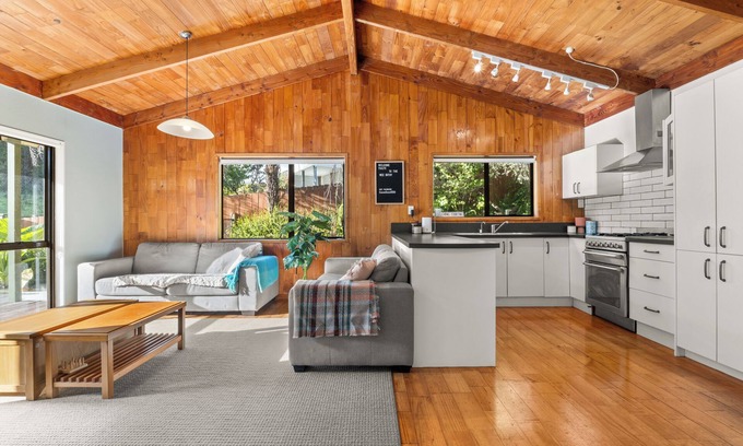 Onemana Casa | The Wee Bothy - Whangamata Holiday Home