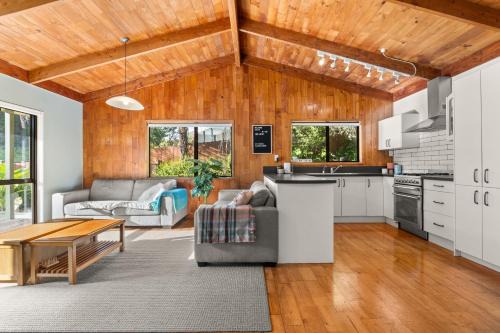 Onemana Casa | The Wee Bothy - Whangamata Holiday Home
