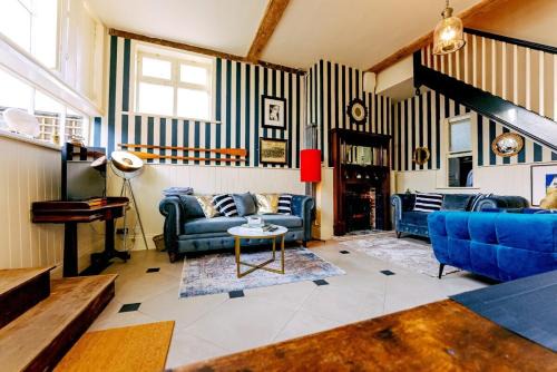 Harwich Casa | The Wellie Stern a unique home recapturing history