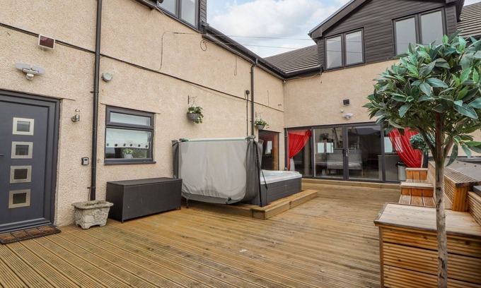 Towyn Cabaña | THE WENDOVER, pet friendly, luxury holiday cottage in Towyn