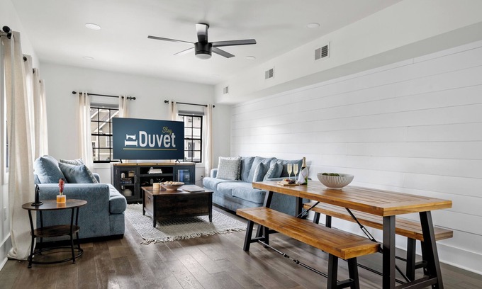 Westside Casa | The West Grand | Luxurious Design | Pet Friendly