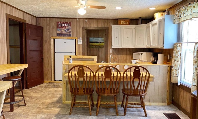 Northfork Casa | The West Virginia Way, The Bears Den