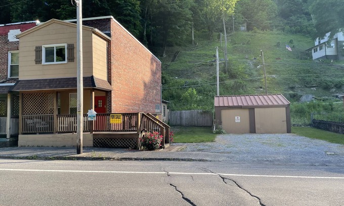 Kyle Casa | The West Virginia Way, The Cackalacky Shack