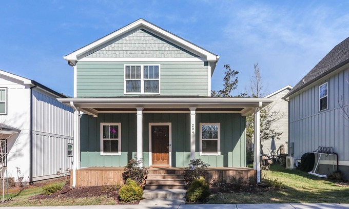 Ball Ground Casa | The Westchester - A modern bungalow 9-minute walk to downtown Ball Ground