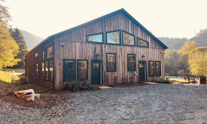 Cullowhee Casa | The Whee Farm Bro Haus: Farm Stay in the Smokies