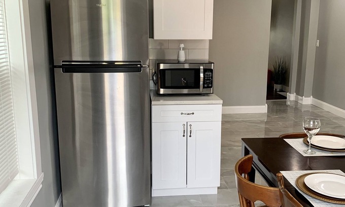 Niagara Falls Casa | The Wheel of Fortune Duplex-8BR Parking