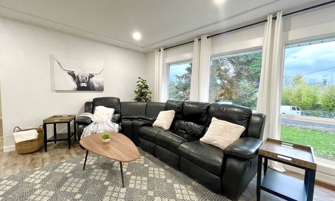 Camas Casa | The White Brick House in Camas