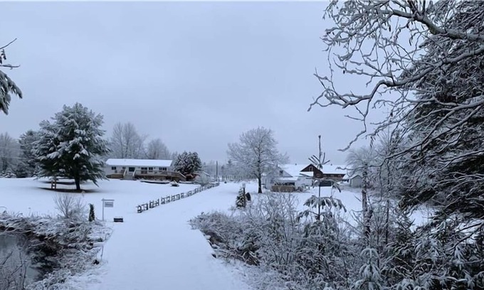 Lachute Chalet De Esquí | The White Hare / Le Lièvre Blanc