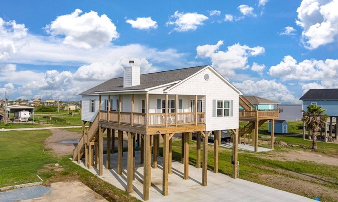 Gilchrist Casa | The White Heron - Bayside home with Ocean views!