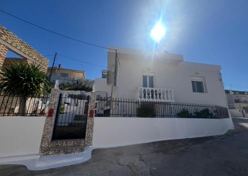 Salamis Casa | The White House - Aianteio