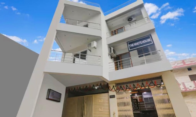 Gorakhpur Casa | The white house guest house