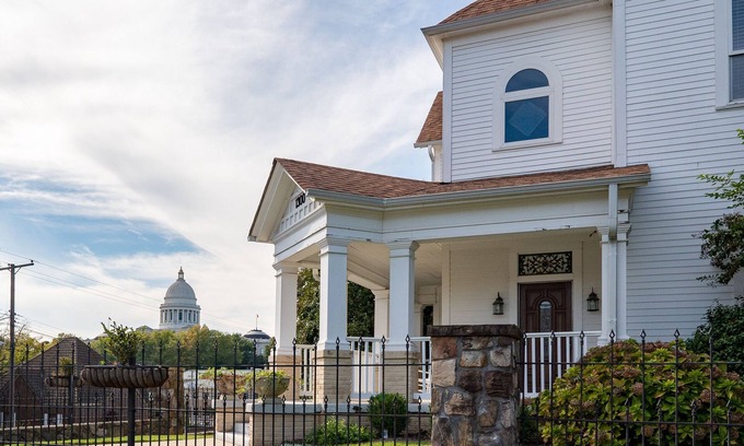 Downtown Little Rock Casa | The White House in Capitol View- 4-Bed, 5.5-Bath