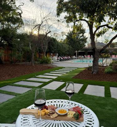 Napa Hotel | The White House Napa Valley