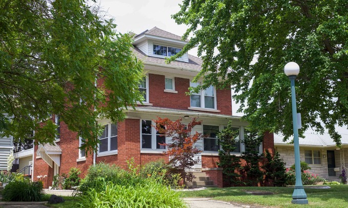 Champaign Casa | The White House, pet friendly home in downtown CU