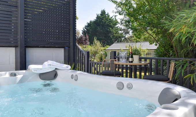 Worthing Cabaña | The White House Retreat