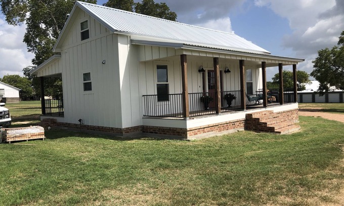 Warrenton Cabaña | The White Magnolia Cottage