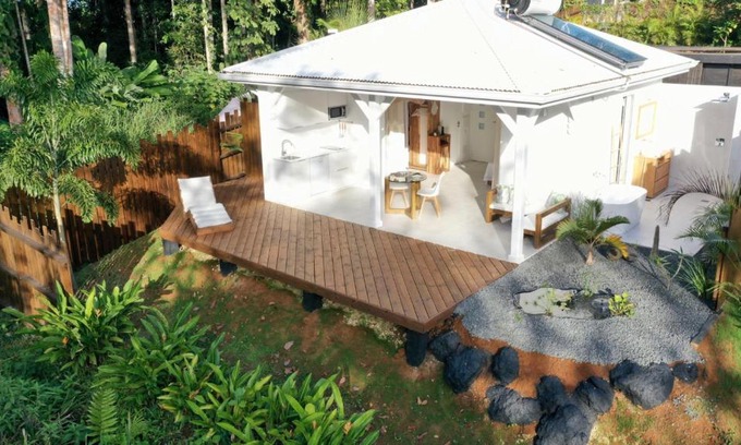 Sainte-Rose Casa | The White Palm - Tropical Bungalow