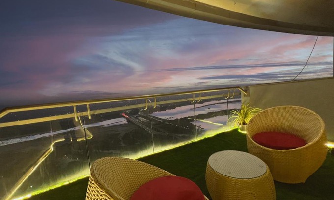 Noida Apartamento | The White Rock- a luxury apartment