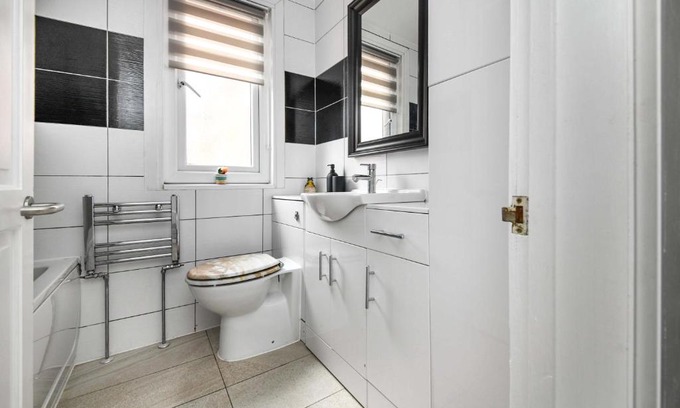 Colchester Casa | The White Rose Crown, Free Parking & Wifi, 10beds